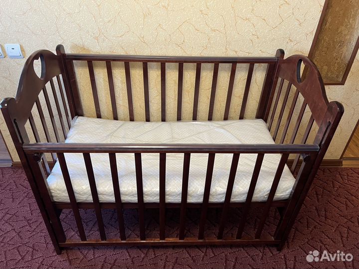 Детская кроватка с матрасом