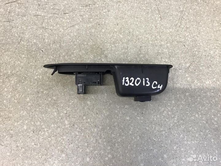 Кнопка стеклоподъемника Citroen C4 II 2011