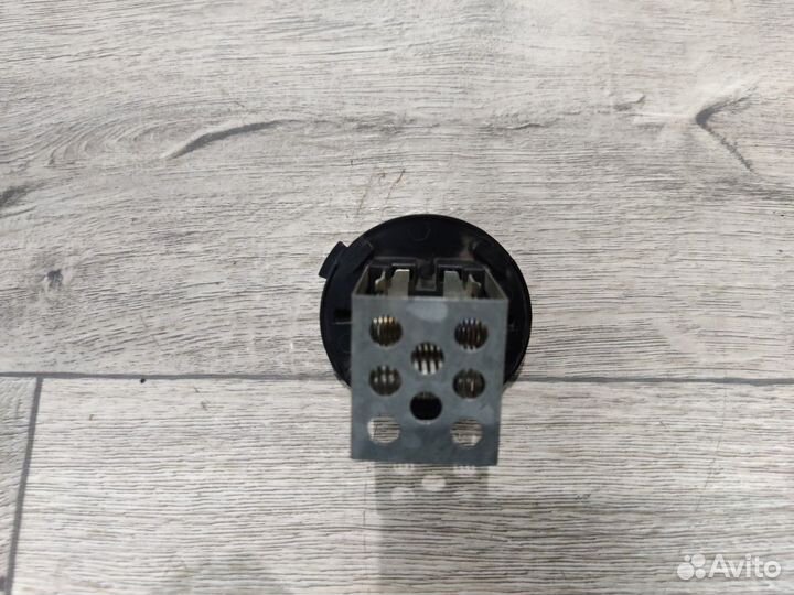 Резистор вентилятора отопителя citroen C4