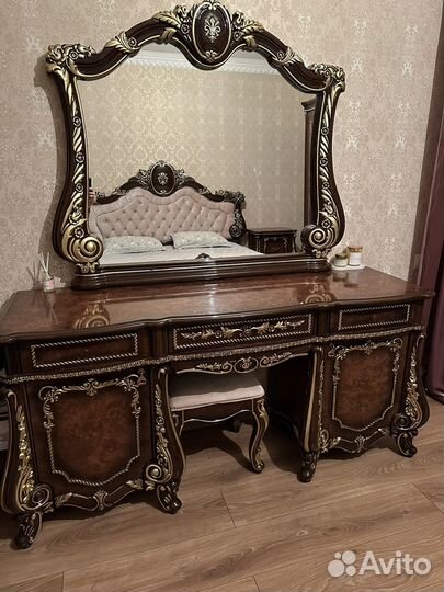 Спальный гарнитур