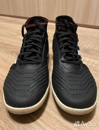 Футзалки, кроссовки