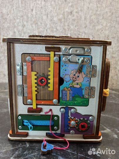 Бизиборд домик