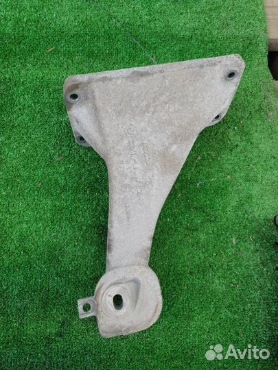 Крепление двигателя правое Bmw X5 E53 M54B30 2005