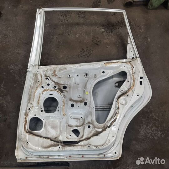 Дверь задняя на хонду стрим RN1