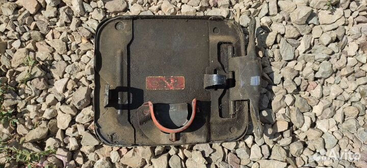 Лючок бензобака Ниссан Санни у10 универсал