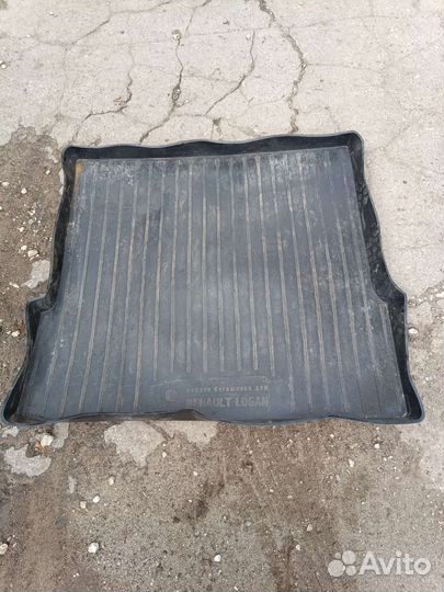 Коврик багажника на Рено Логан