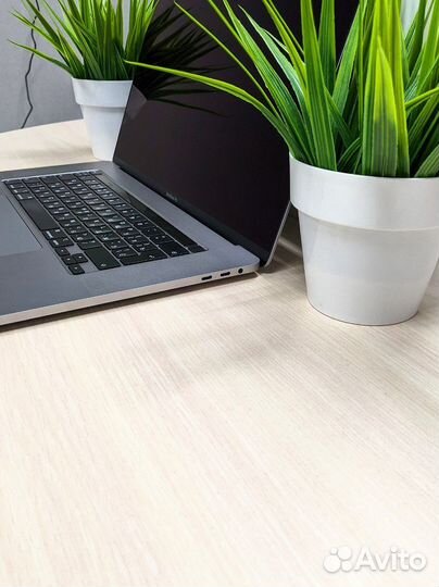 MacBook Pro 16” 2019, Core i7, 16/512GB идеал