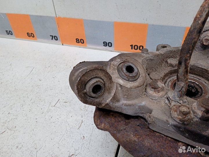 Кулак поворотный задний правый Nissan Skyline HV35