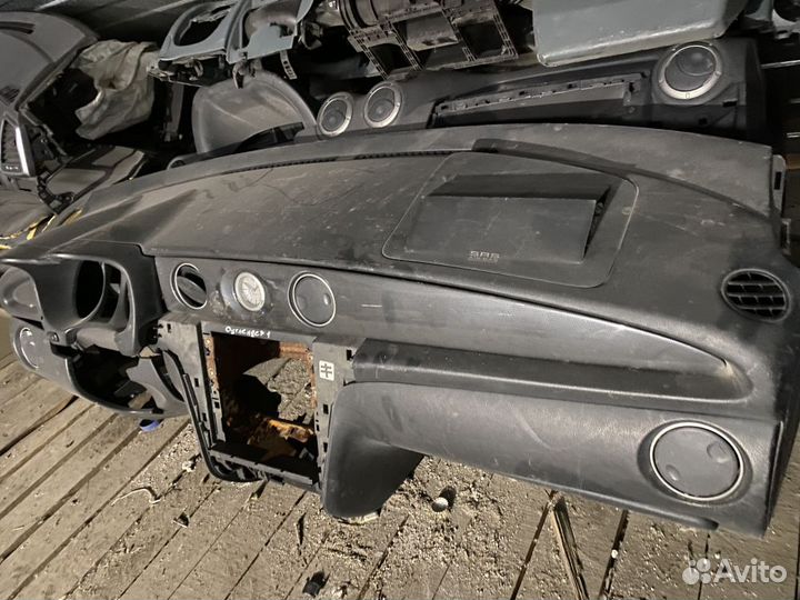 Торпедо Mitsubishi Outlander I (2002—2008)