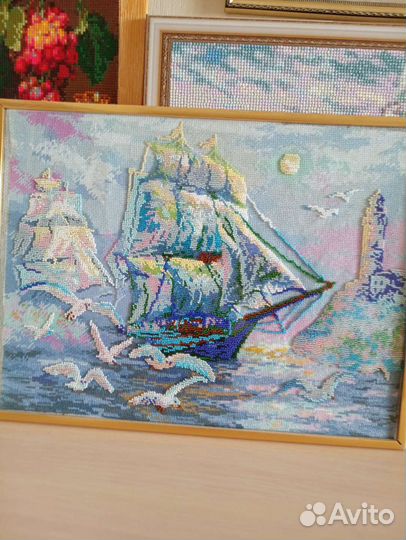 Картина вышита бисером