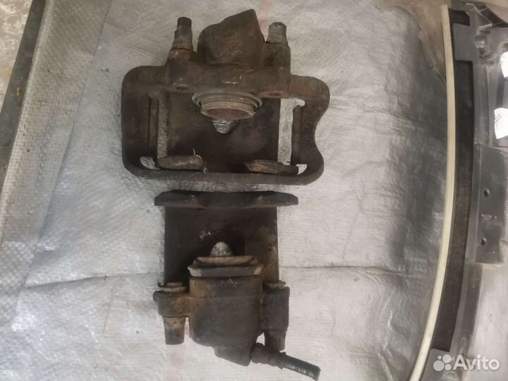 Комплект суппортов Фольксваген Б2.Гольф2