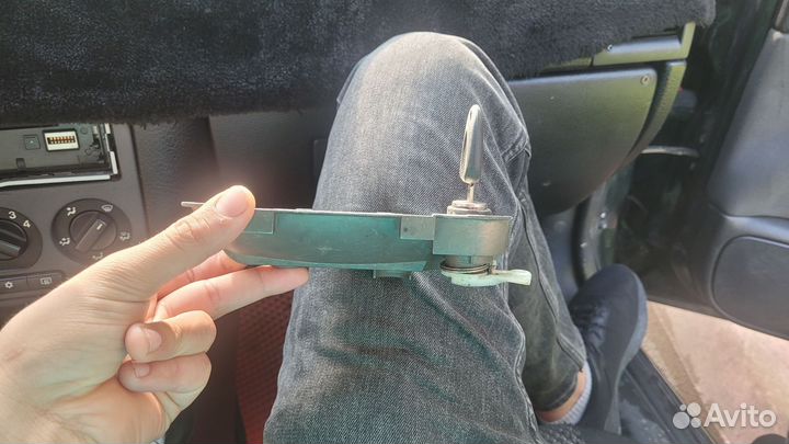 Замок от двери для машине