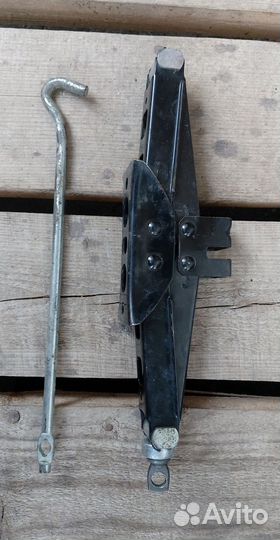 Домкрат винтовой