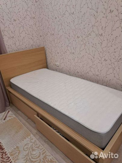 Кровать