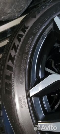 Bridgestone Blizzak VRX 255/45 R19
