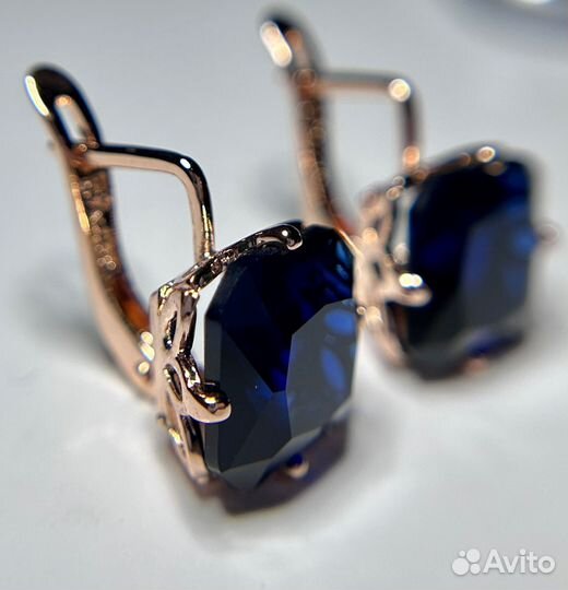 Серьги с камнем