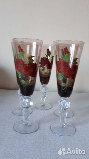 Фужеры из тёмного стекла