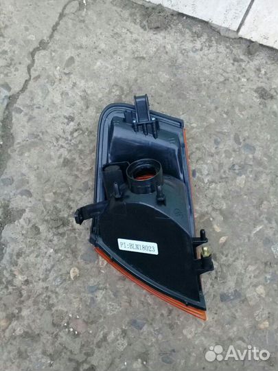 Поворотник правый Nissan Ad / Wingroad