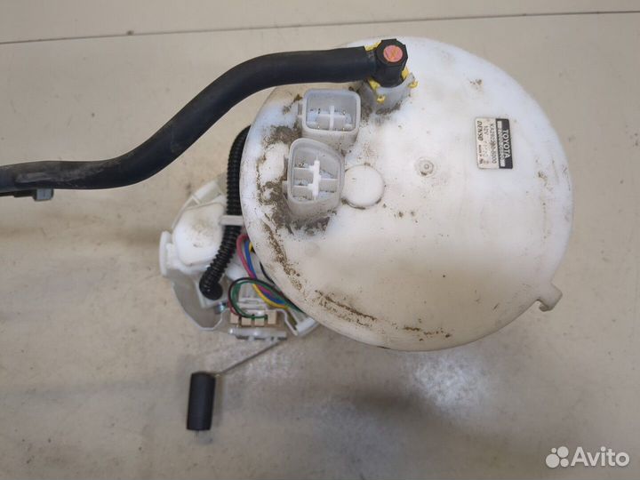 Насос топливный электрический Toyota Camry XV70, 2