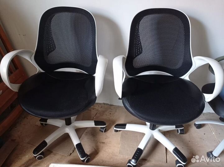 Кресло белое импортное удобное