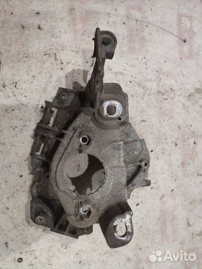 Кронштейн двигателя передний левый Renault Symbol