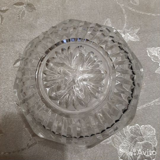 Хрустальные вазы конфетницы
