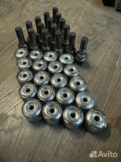 Болты крепления колес Touareg