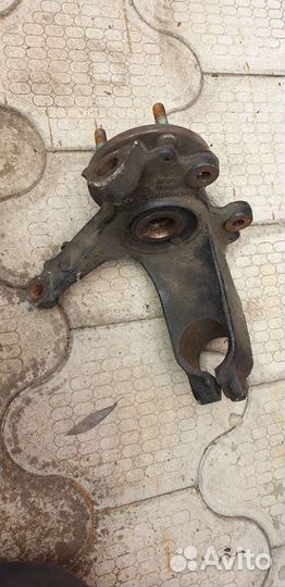 Поворотный кулак Volvo S40