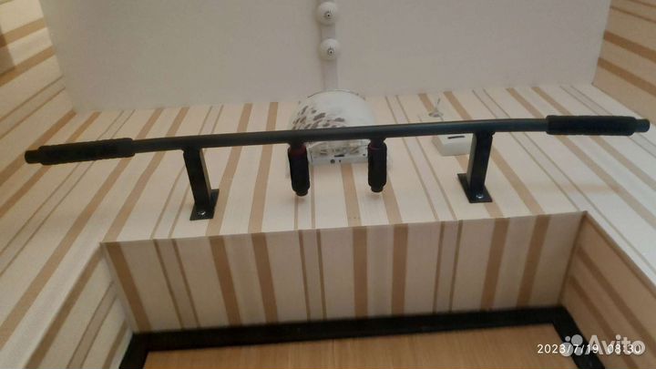 Турник настенный