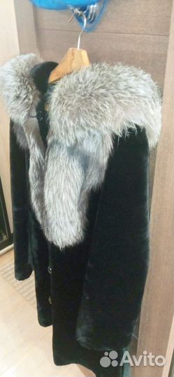 Шуба из мутона с чернобуркой с капюшоном