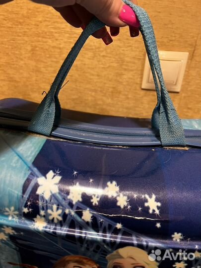 Детский чемодан на колесиках