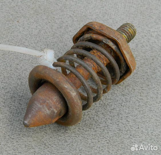 Штырь капота Daewoo Nexia