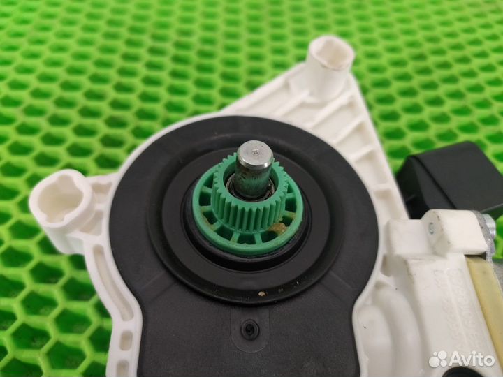 Моторчик стеклоподъемника левый L