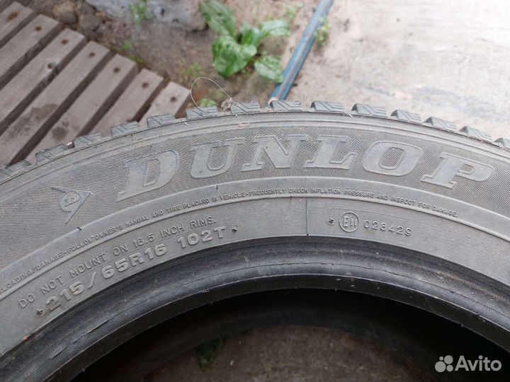 Dunlop SP Winter Ice 01 215/65 R16 102T