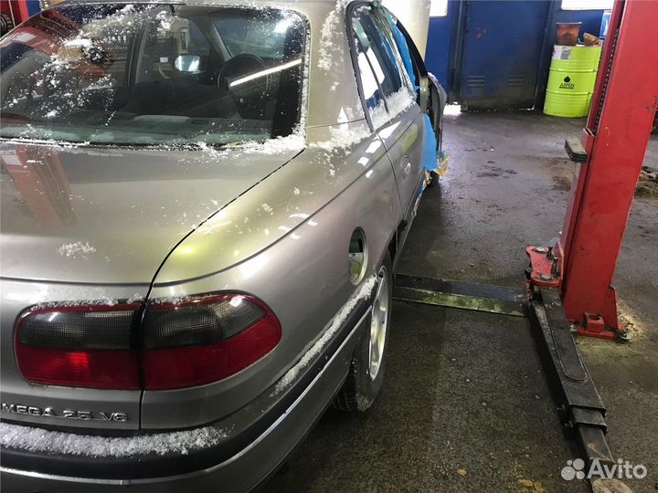 Разбор на запчасти Opel Omega B