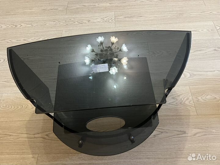 Стеклянная тумба под тв