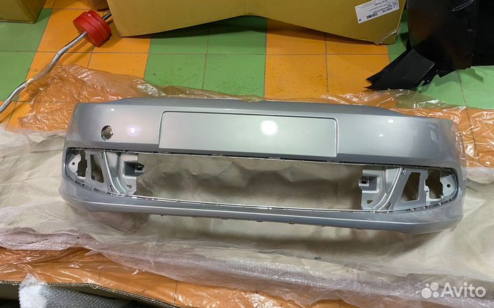 Бампер передний VW polo 10-15 серебристо-желтый