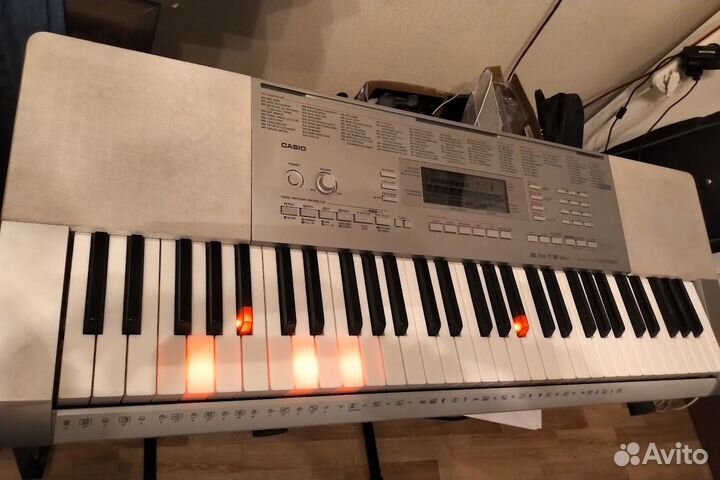 Casio Lk-280(обучающая подстветка клавиатуры)