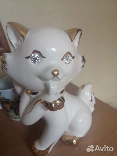 Статуэтка фарфор кошка