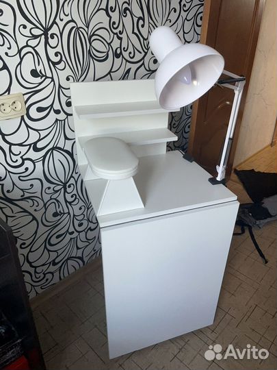 Маникюрный стол