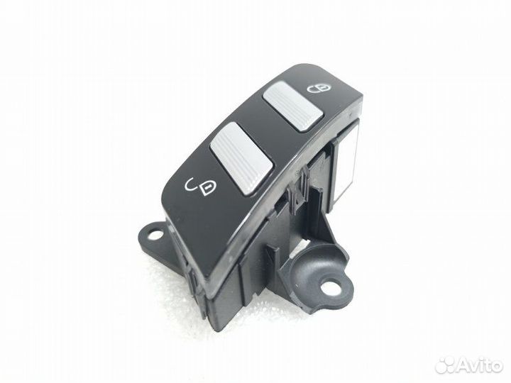 Кнопка центрального замка передняя левая