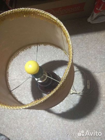 Лампа настольная с абажуром