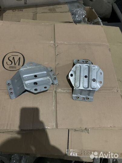 Кронштейн заднего усилителя Toyota Avensis 250 03