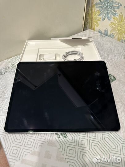 iPad Pro (12.9-inch) (6th generation)