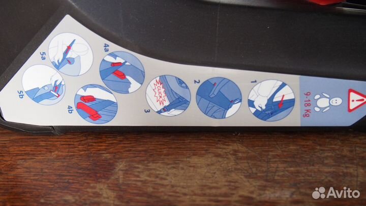 Детское автомобили кресло Сhicco 9-18 кг