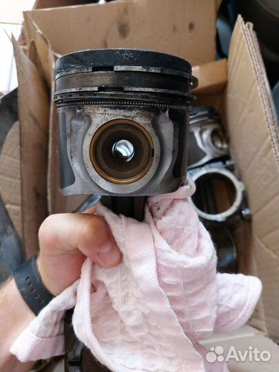 Поршни в сборе с шатунами D4CB