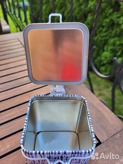 Жестяная баночка