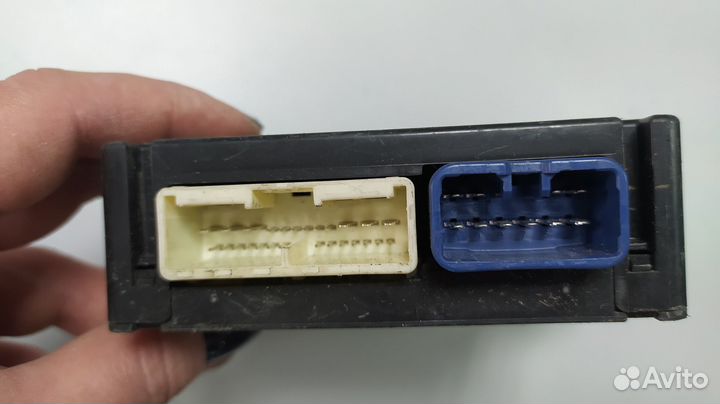 Блок управления багажника Toyota Land Cruiser 200