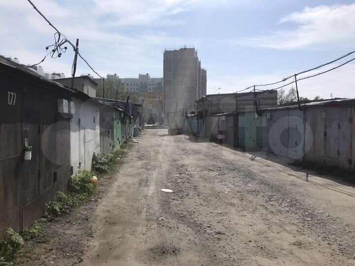 Гараж, > 30 м²