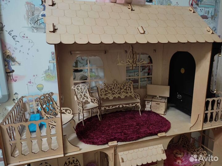 Кукольный домик с мебелью